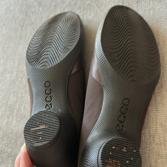 Ecco 39 / US 8 Brown Heel- Excellent condition sculptured Gore Tex slip on - Picture 6 of 8
